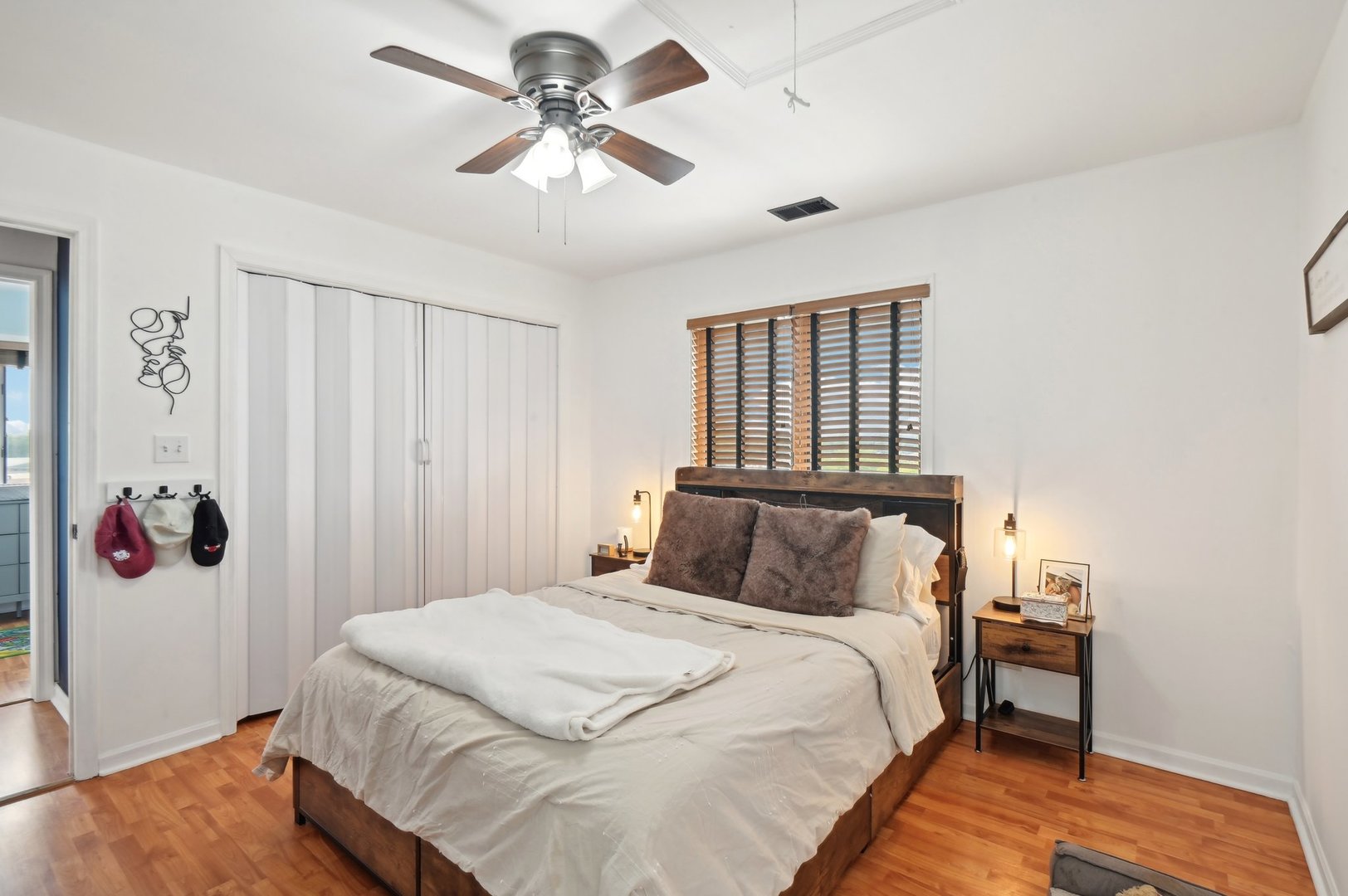 6264 South Gullikson Road, Unit 4B Chicago, IL 60638 - Photo 11 of 22 Gallery Image 11