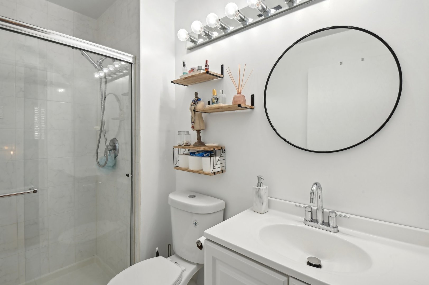 6264 South Gullikson Road, Unit 4B Chicago, IL 60638 - Photo 13 of 22 Gallery Image 13