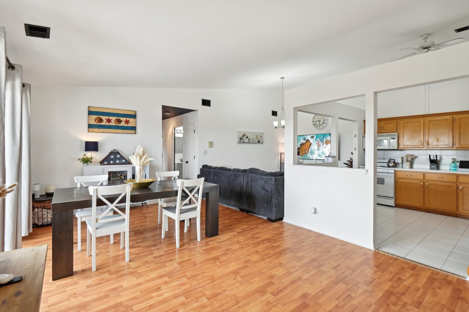 6264 South Gullikson Road, Unit 4B Chicago, IL 60638 - Photo 2 of 22 Gallery Image 2