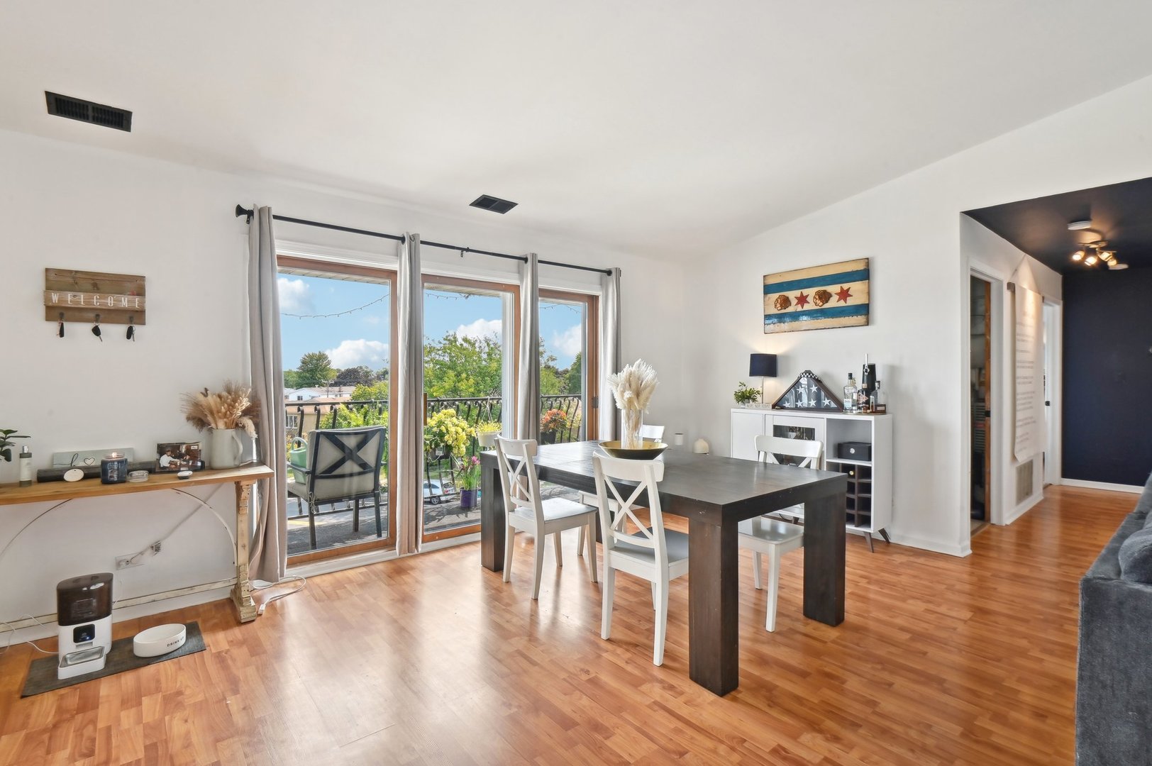 6264 South Gullikson Road, Unit 4B Chicago, IL 60638 - Photo 4 of 22 Gallery Image 4