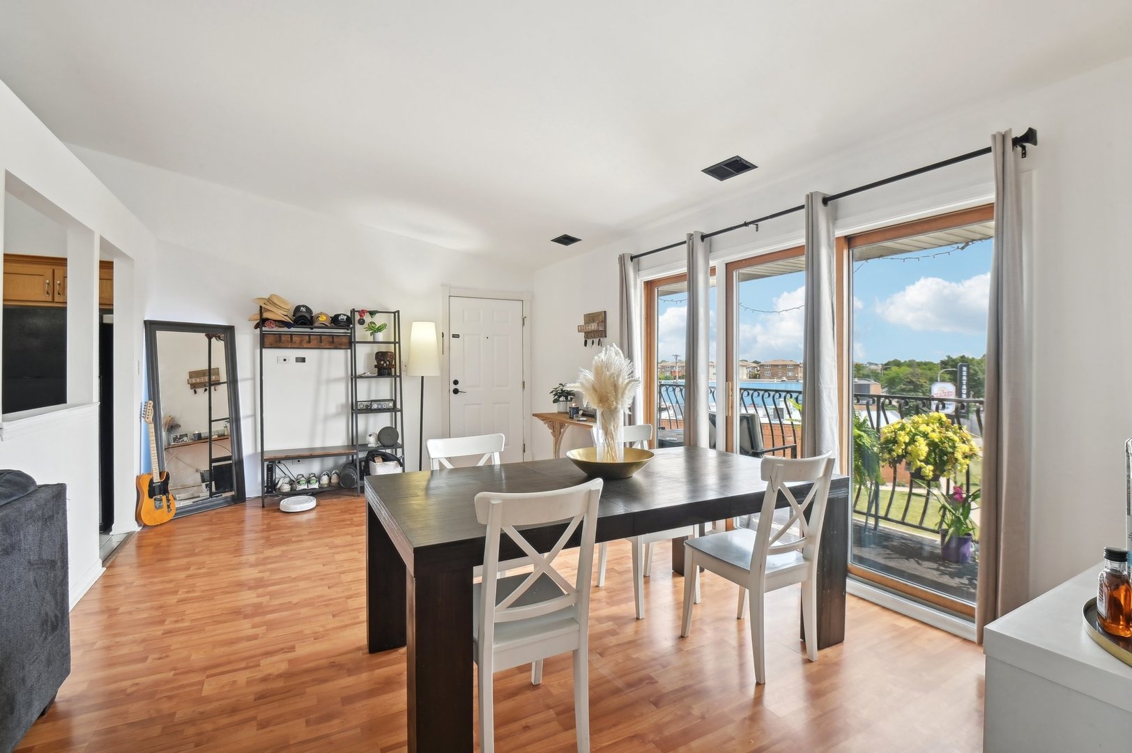 6264 South Gullikson Road, Unit 4B Chicago, IL 60638 - Photo 5 of 22 Gallery Image 5