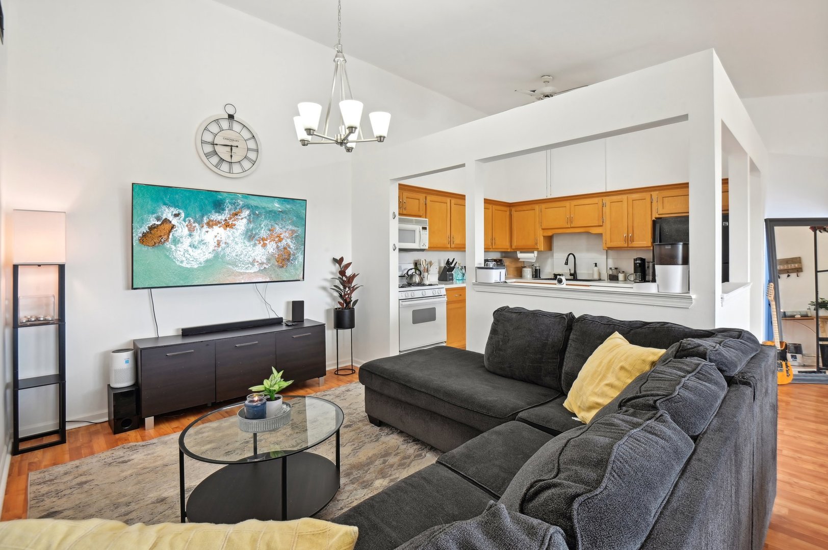 6264 South Gullikson Road, Unit 4B Chicago, IL 60638 - Photo 6 of 22 Gallery Image 6