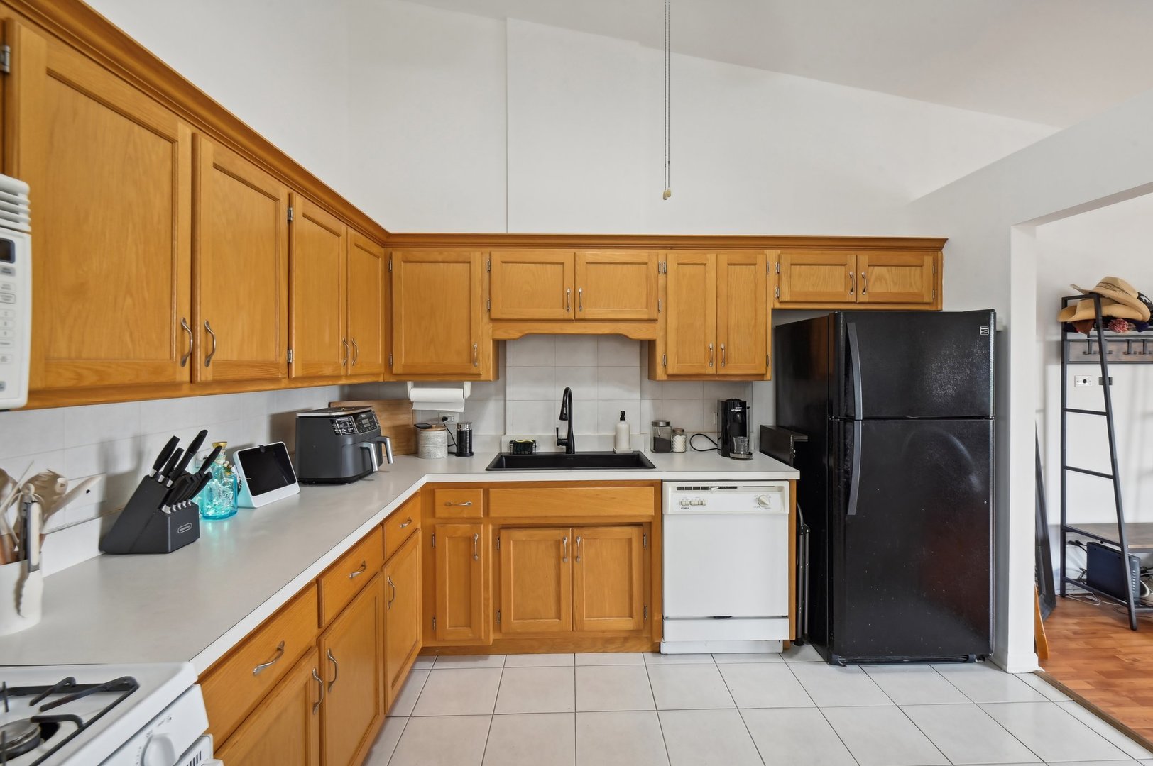 6264 South Gullikson Road, Unit 4B Chicago, IL 60638 - Photo 9 of 22 Gallery Image 9