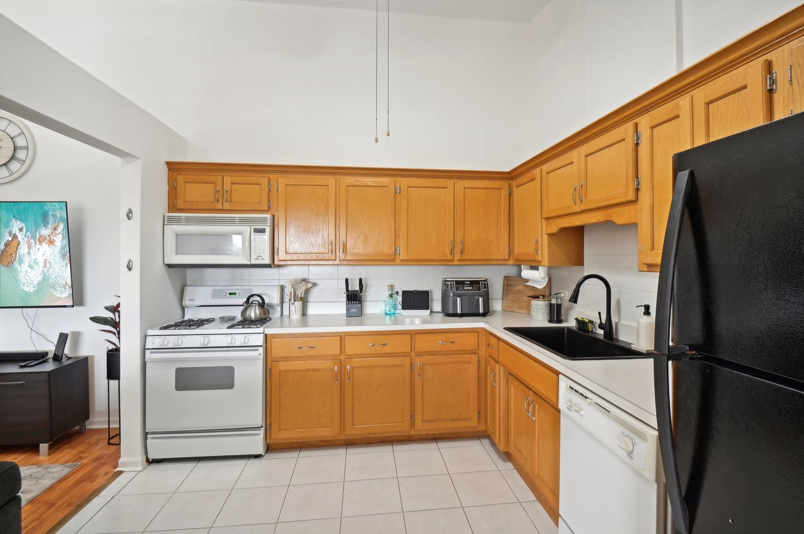 6264 South Gullikson Road, Unit 4B Chicago, IL 60638 - Photo 10 of 22 Gallery Image 10