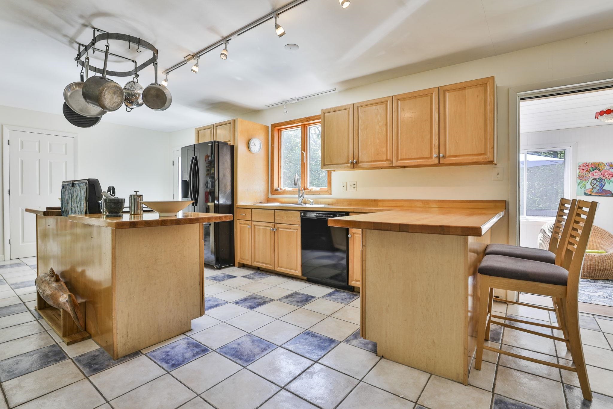 34 Laura Lane Hampstead, NH 03841 - Photo 11 of 33