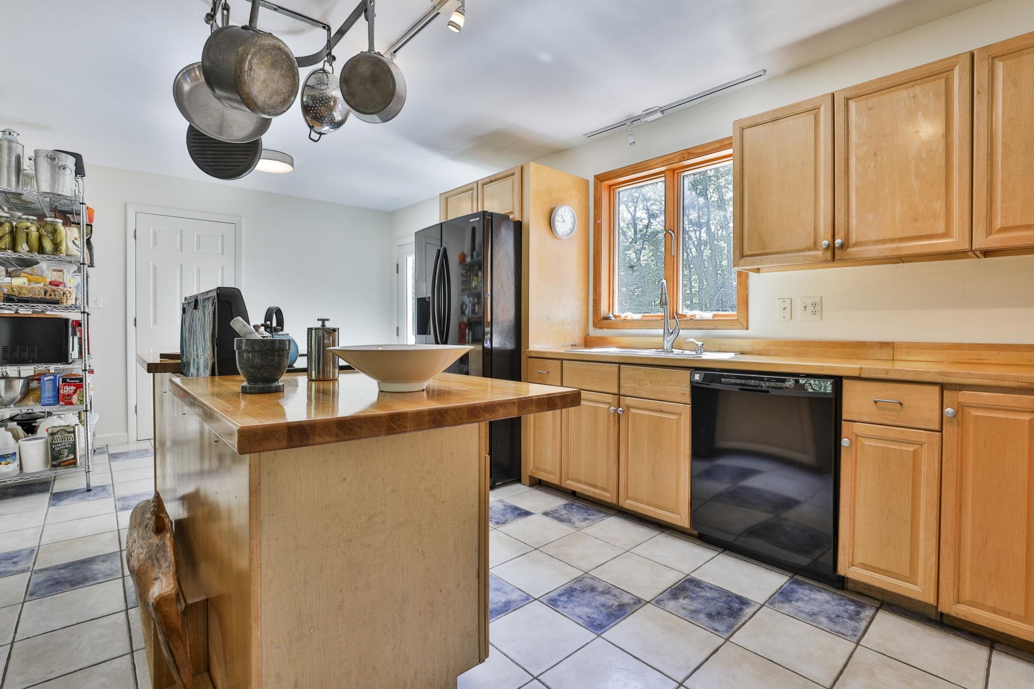 34 Laura Lane Hampstead, NH 03841 - Photo 10 of 33