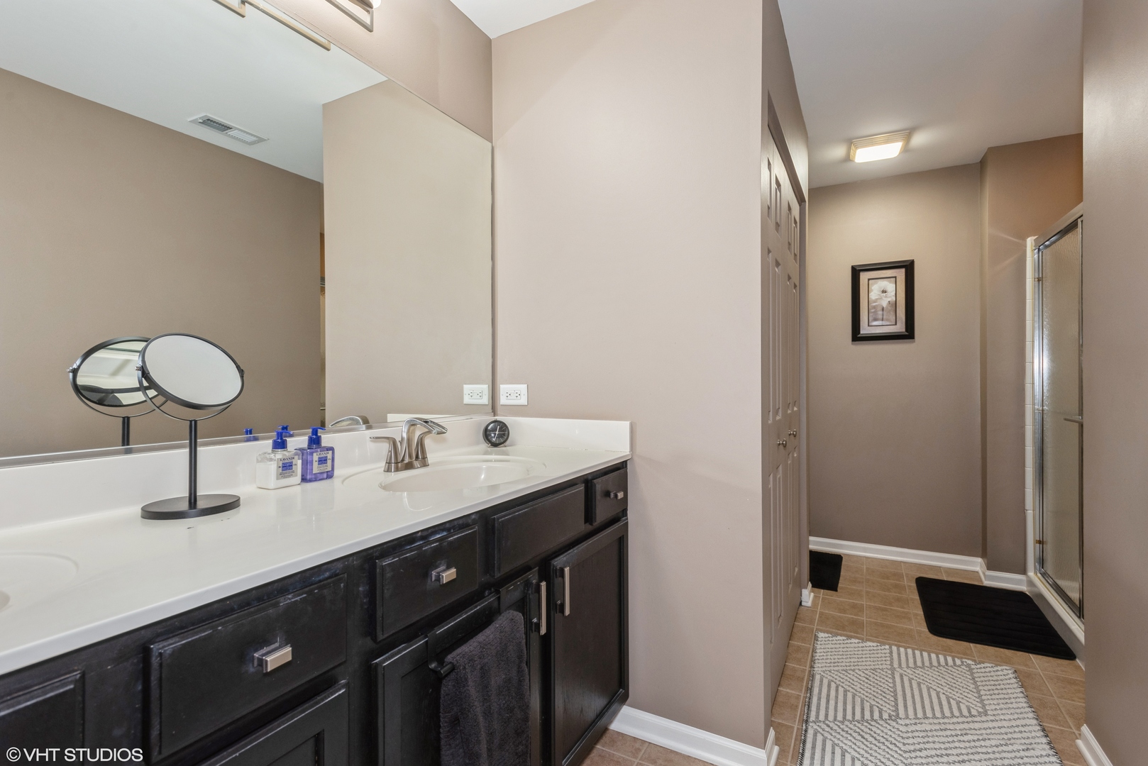 939 Oak Ridge Boulevard Elgin, IL 60120 - Photo 11 of 24 a bathroom with a double vanity sink and a mirror