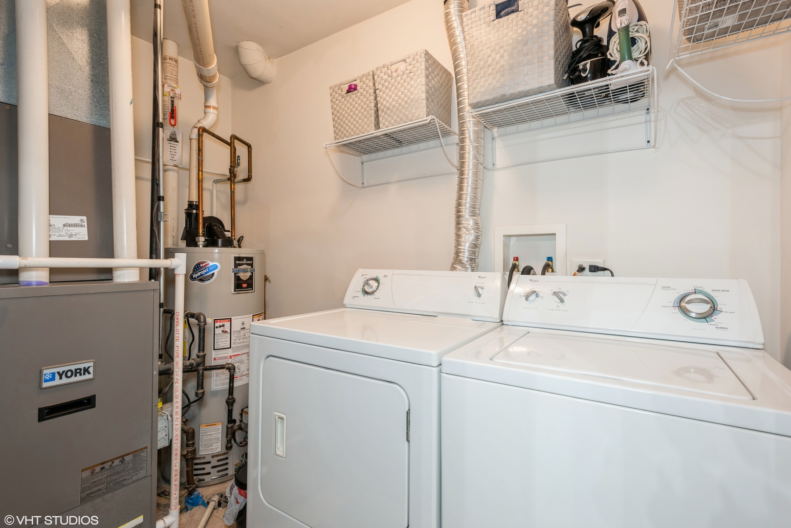 939 Oak Ridge Boulevard Elgin, IL 60120 - Photo 17 of 24 a utility room with dryer and washer