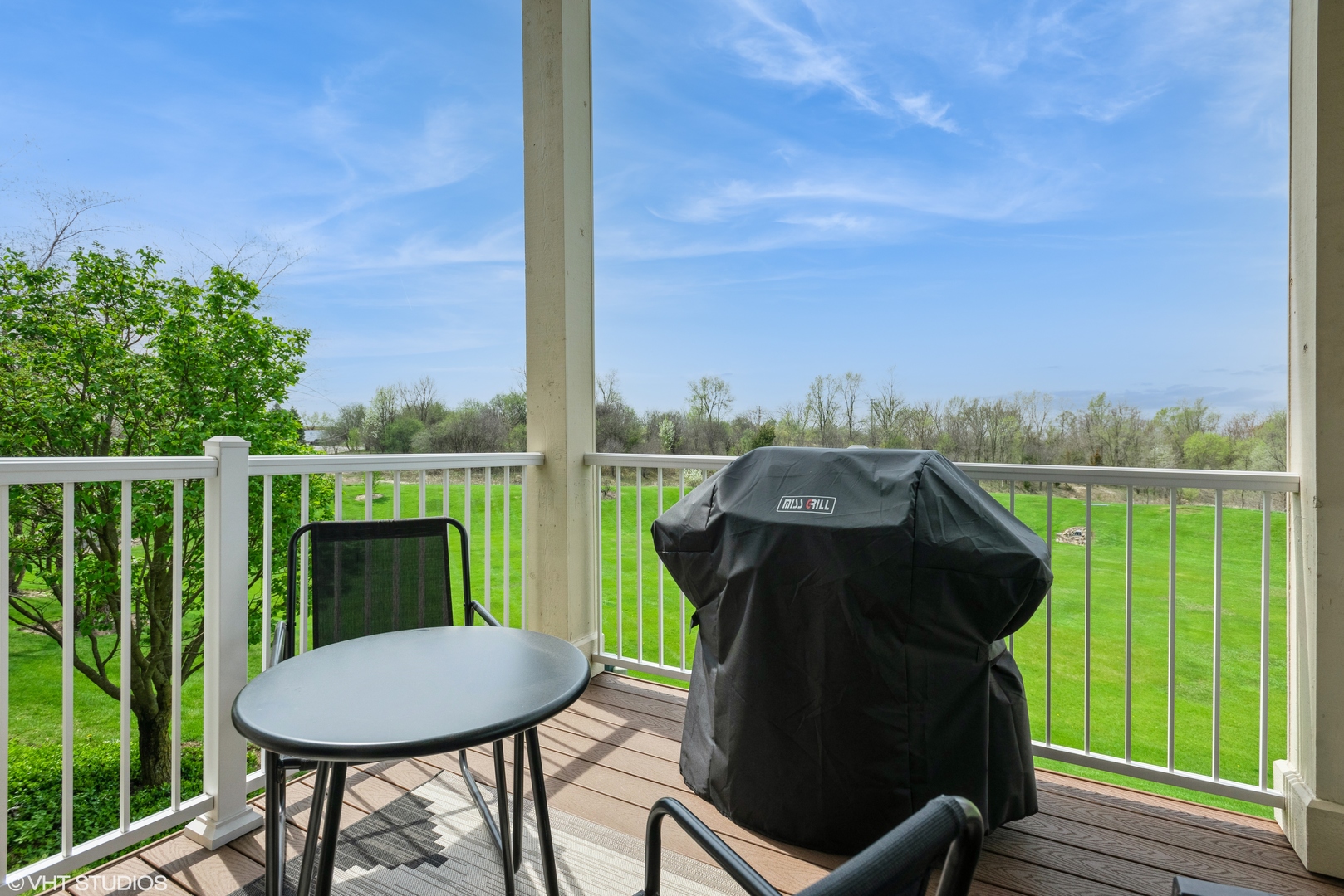 939 Oak Ridge Boulevard Elgin, IL 60120 - Photo 18 of 24 a view of a chairs and table in the balcony