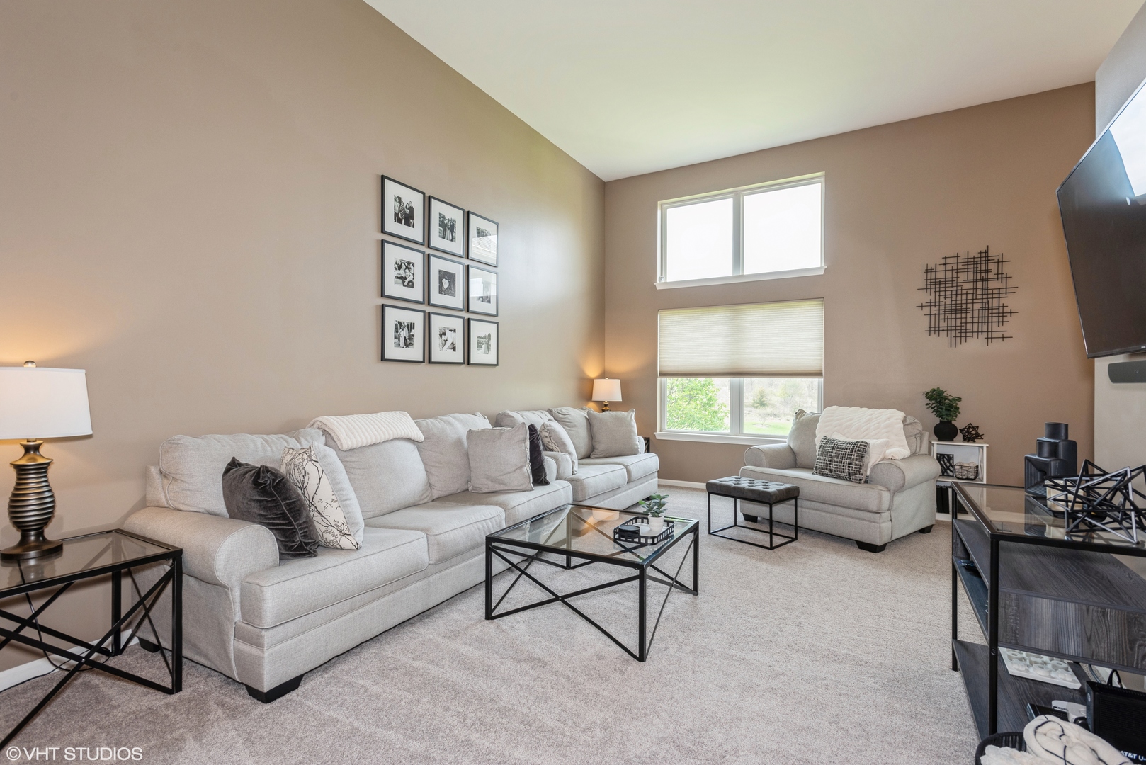 939 Oak Ridge Boulevard Elgin, IL 60120 - Photo 3 of 24 a living room with furniture and a large window
