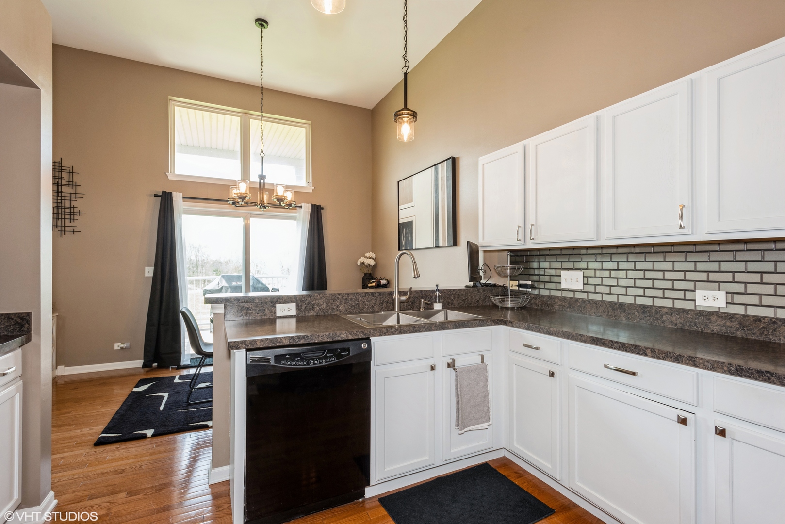 939 Oak Ridge Boulevard Elgin, IL 60120 - Photo 6 of 24 a kitchen with a sink stove and cabinets