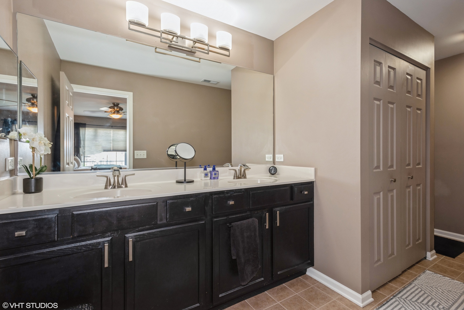 939 Oak Ridge Boulevard Elgin, IL 60120 - Photo 10 of 24 a bathroom with a double vanity sink and a mirror