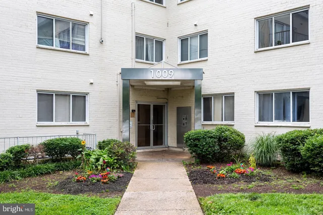 $120,000 | 1009 Chillum Road, Unit 206, Hyattsville, MD 20782