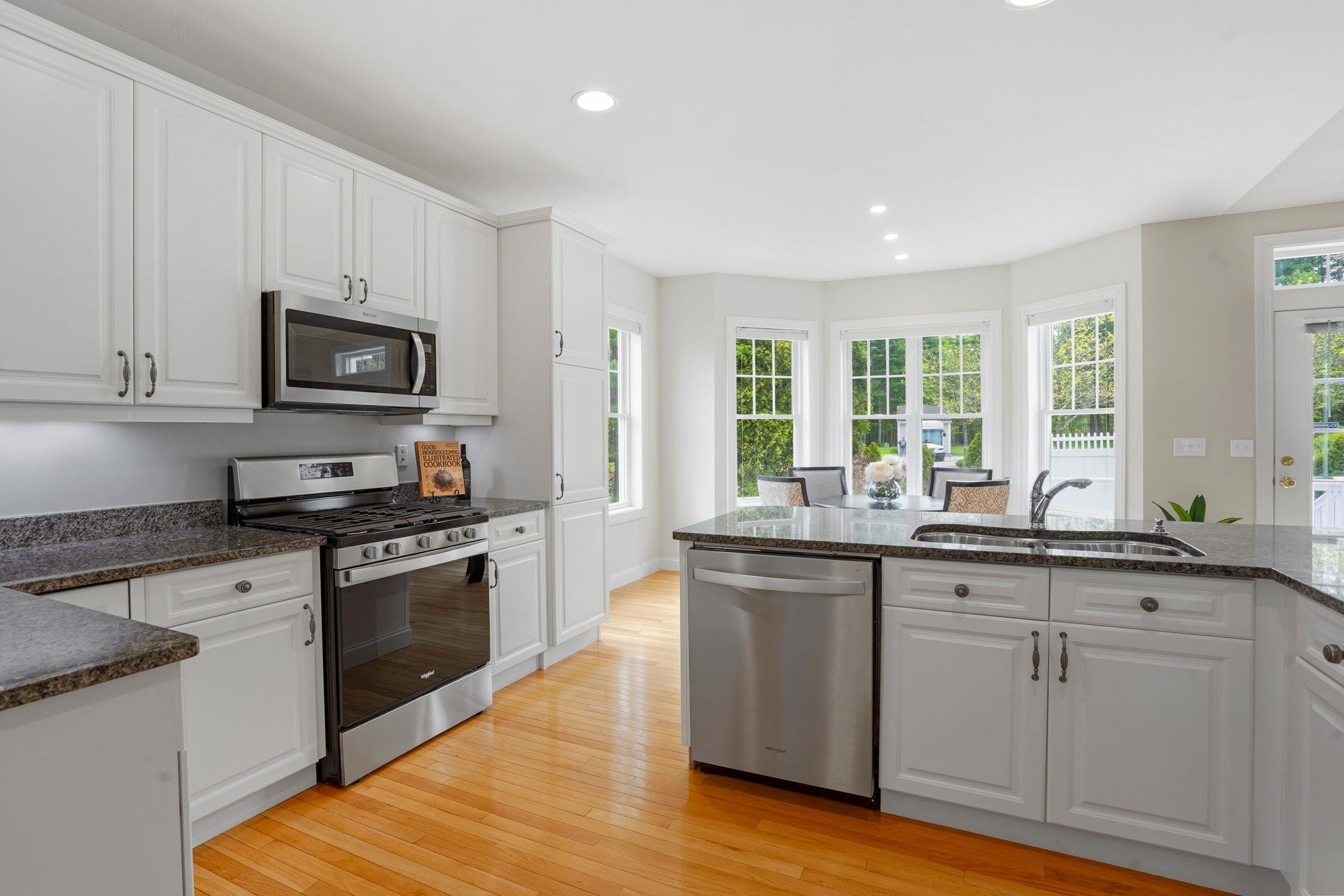 6 Appleton Way, Unit 3 Amherst, NH 03031 - Photo 11 of 41