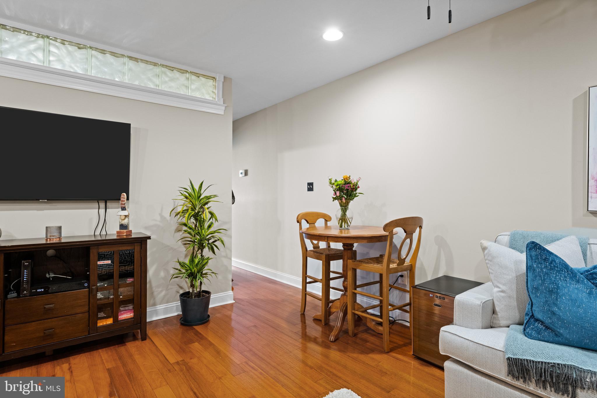 6-10 Strawberry Street, Unit 10 Philadelphia, PA 19106 - Photo 13 of 30
