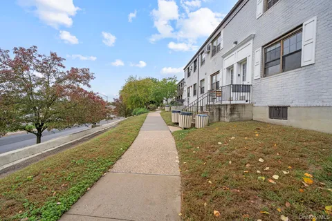 $275,000 | 66-15 Park Drive East, Unit B | Kew Gardens Hills
