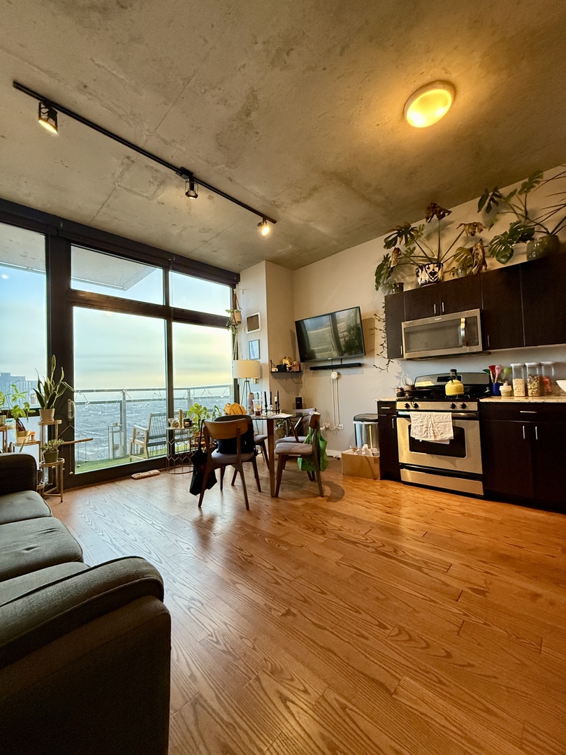235 West Van Buren Street, Unit 3606 Chicago, IL 60607 - Photo 12 of 15
