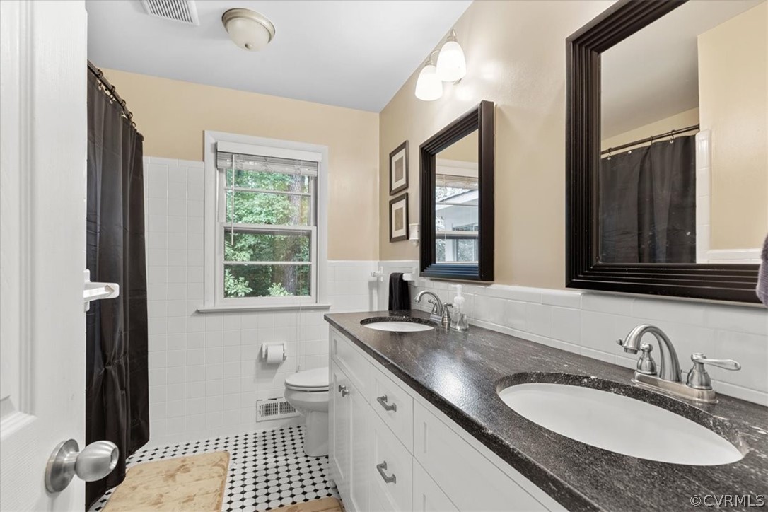 14250 Riverside Drive Ashland, VA 23005 - Photo 31 of 45 Updated hall bath
