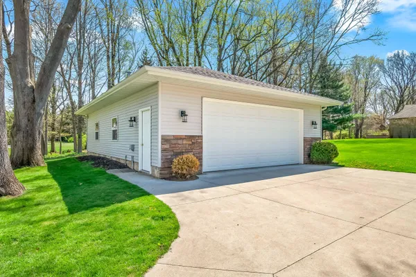 $650,000 | 15660 Kesselwood Trail, Marshall, MI 49068