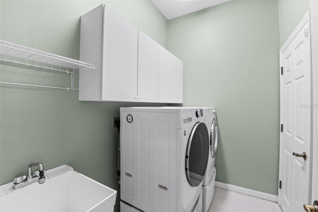 6532 Copper Ridge Trail Bradenton, FL 34201 - Photo 33 of 42 Laundry room