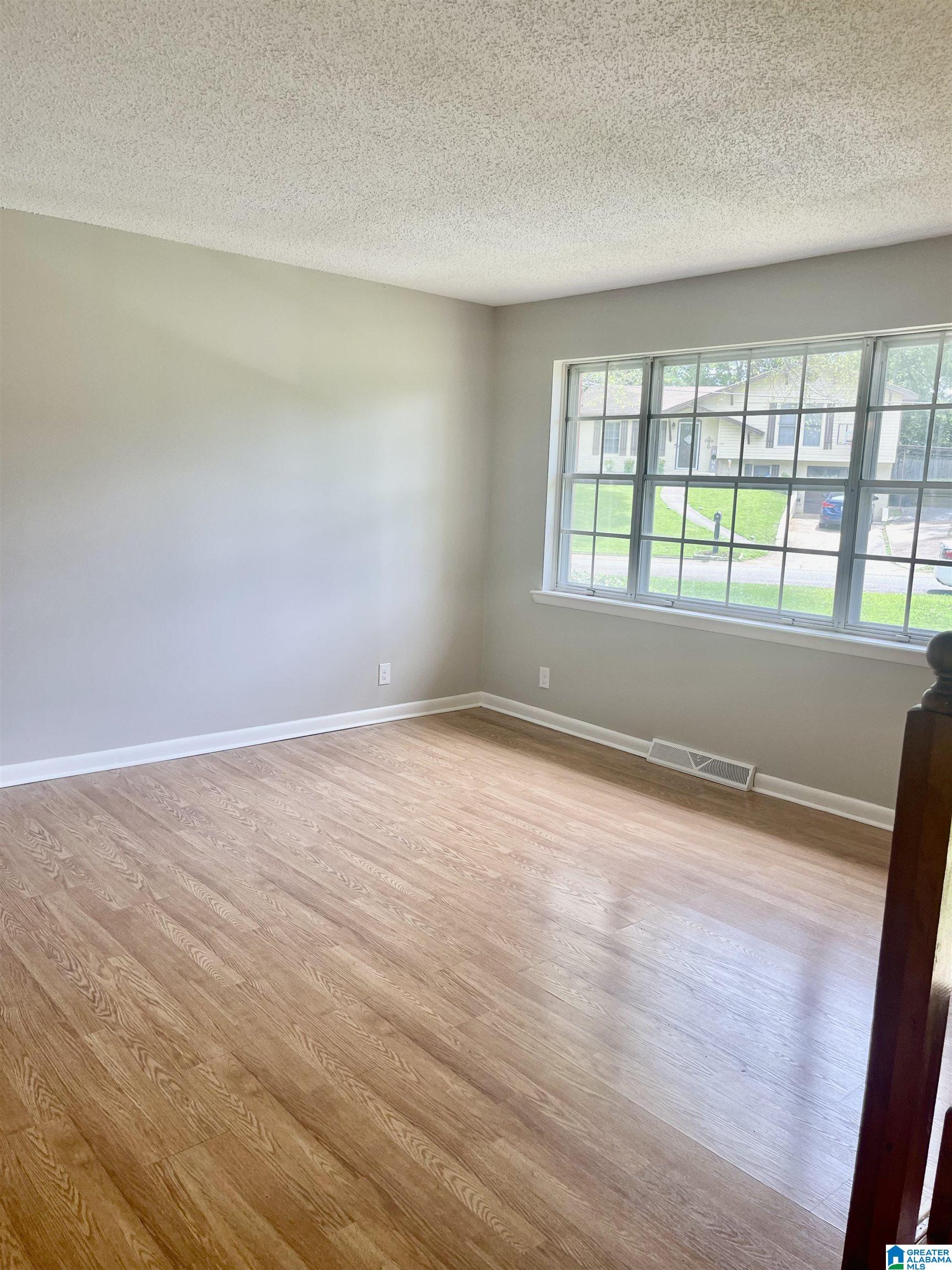 305 Forest Lane Adamsville, AL 35005 - Photo 4 of 29