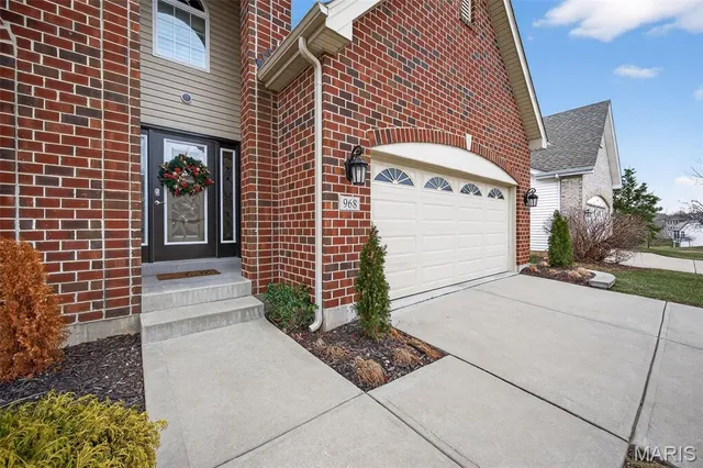 $525,000 | 968 Ridgepointe Pl Circle, Lake St. Louis, MO 63367