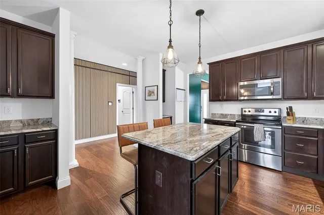 $525,000 | 968 Ridgepointe Pl Circle, Lake St. Louis, MO 63367