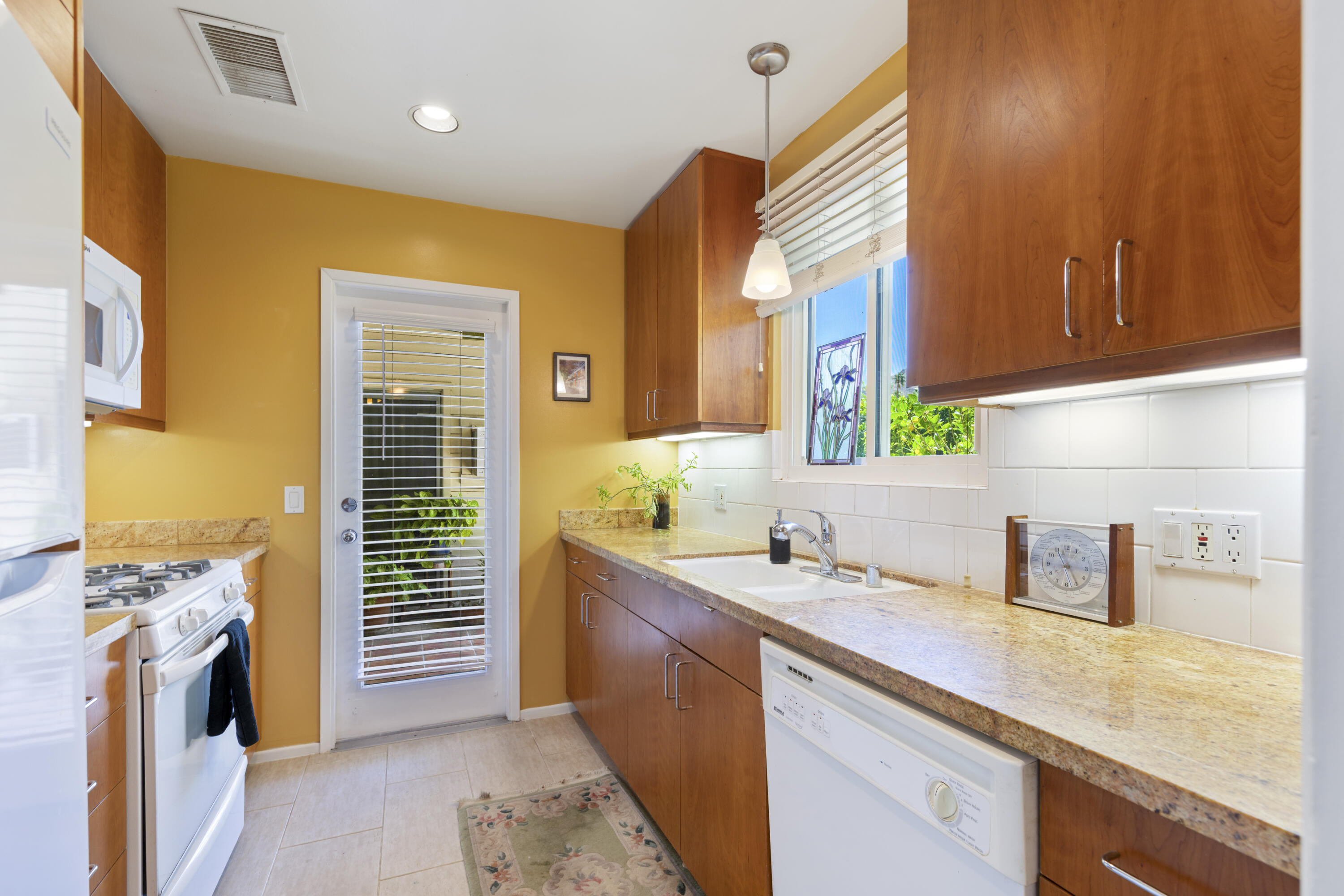 68286 Grandview Avenue Cathedral City, CA 92234 - Photo 4 of 43 3 (3)