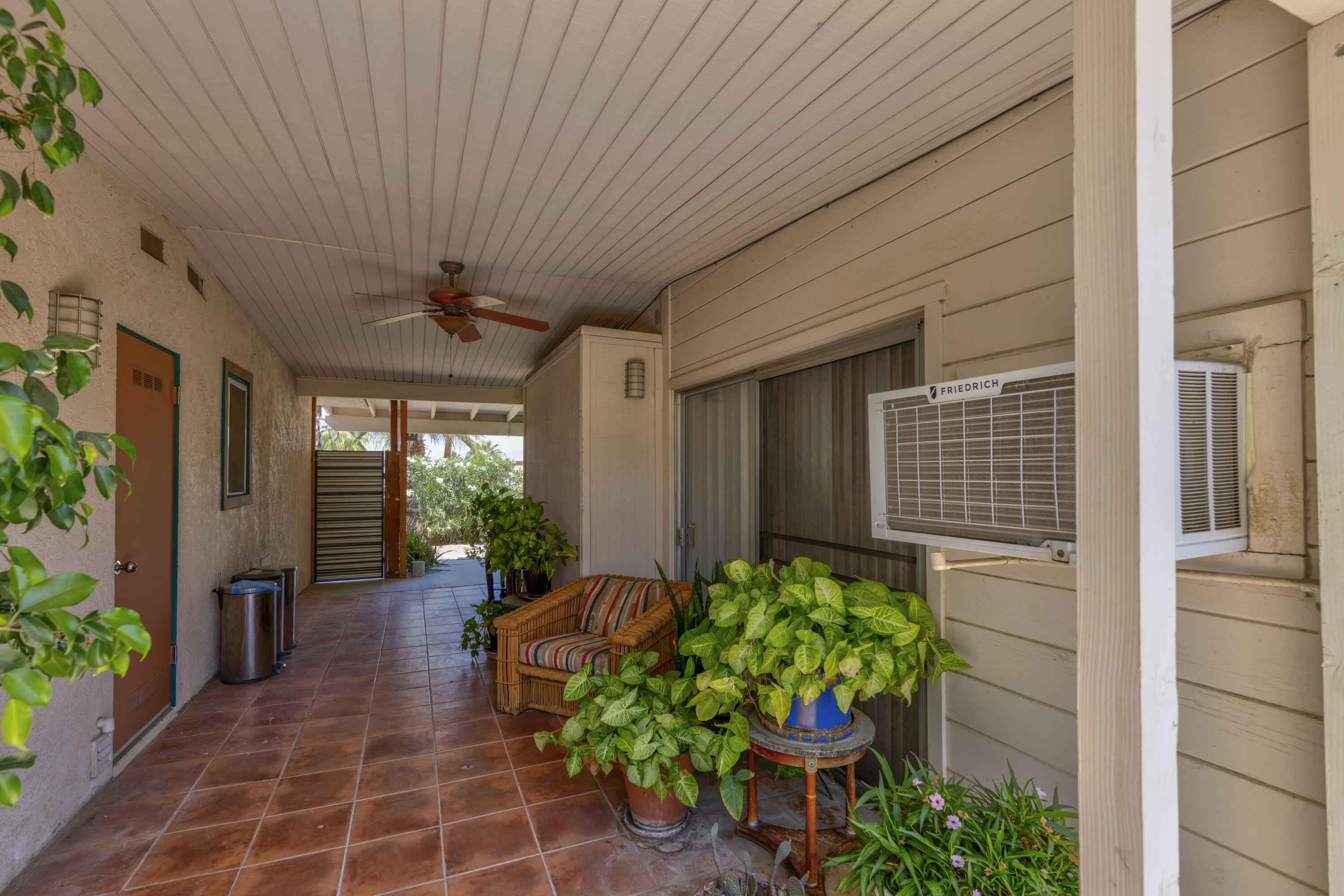 68286 Grandview Avenue Cathedral City, CA 92234 - Photo 6 of 43 7.0