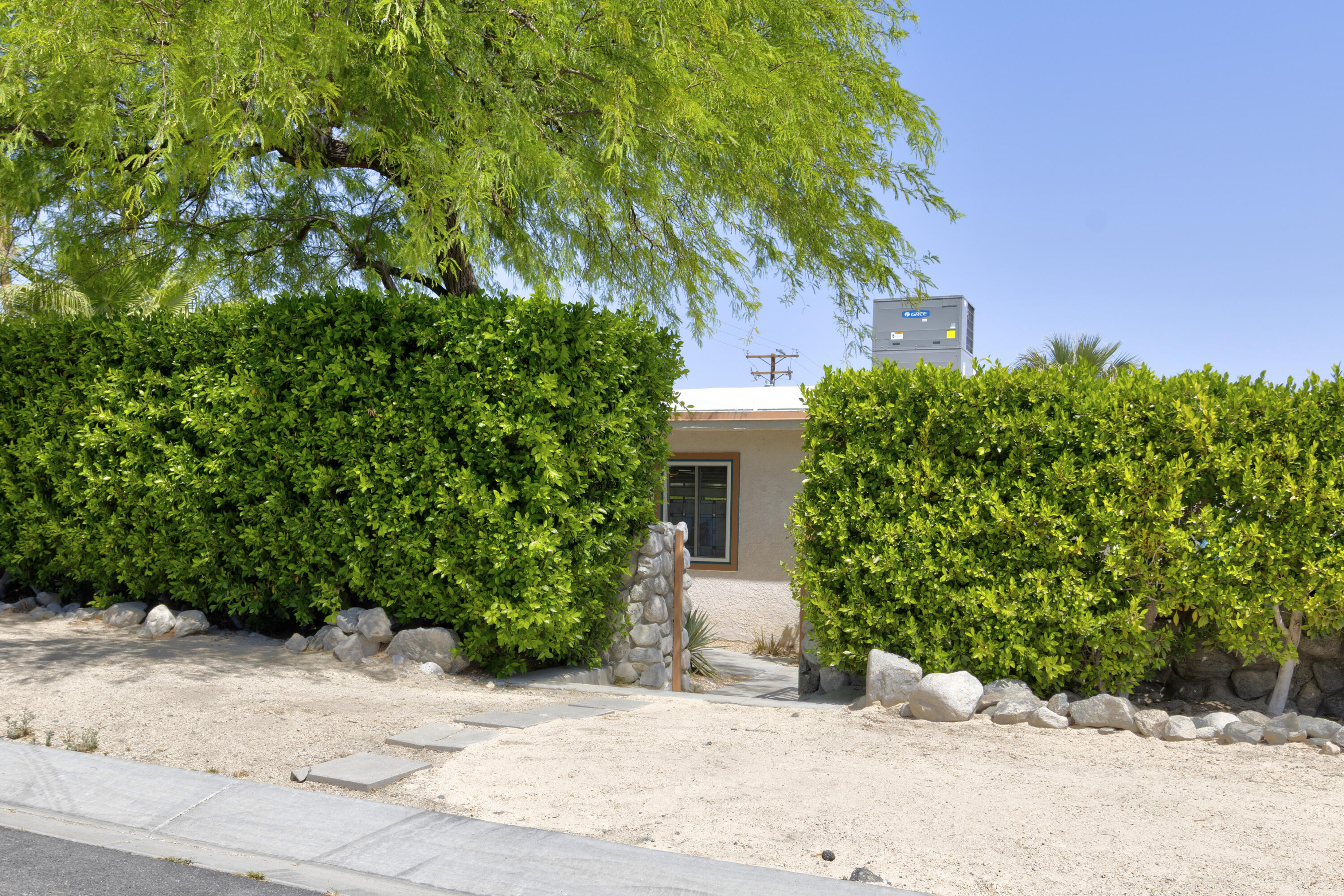 68286 Grandview Avenue Cathedral City, CA 92234 - Photo 9 of 43 1 (4)