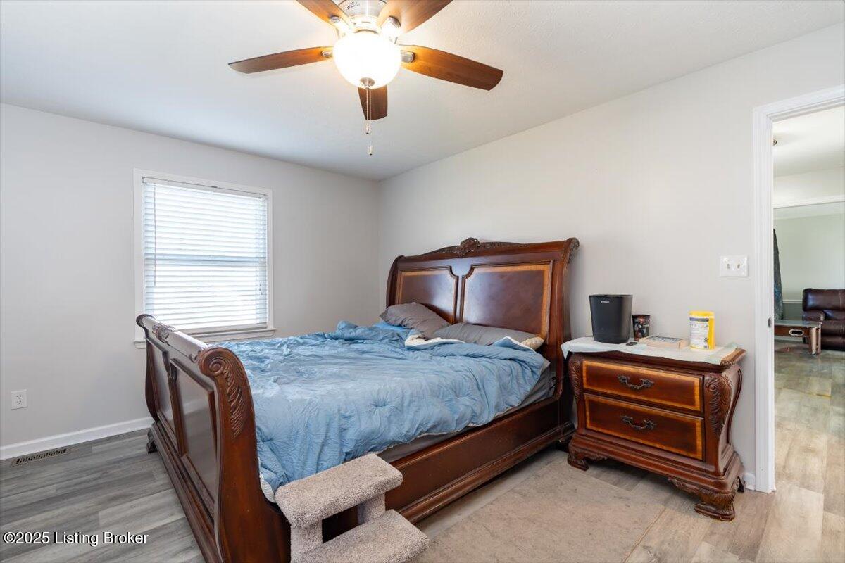 570 Sulphur Road Smiths Grove, KY 42171 - Photo 18 of 32 Interior