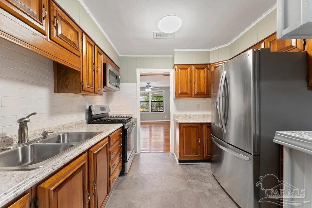 203 Reed Road Pensacola, FL 32507 - Photo 13 of 31