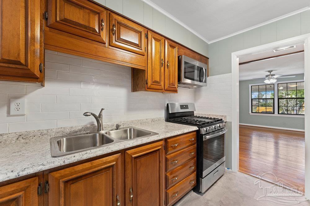 203 Reed Road Pensacola, FL 32507 - Photo 14 of 31