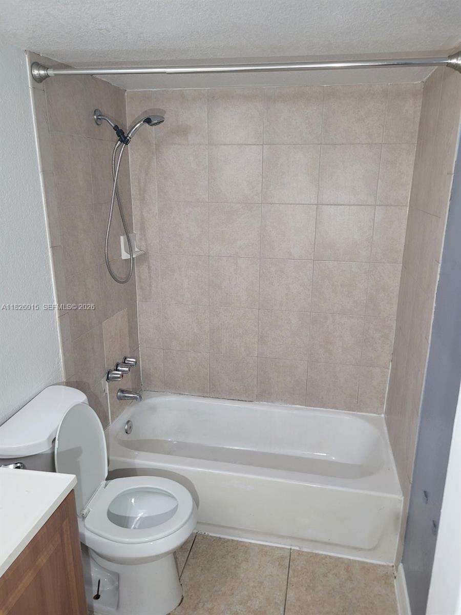 2775-l B L B McLeod Road, Unit B Orlando, FL 32805 - Photo 28 of 28 a bathroom with a toilet and a bath tub