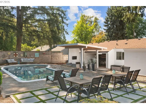 $839,000 | 8444 Southwest 58th Avenue, Portland, OR 97219