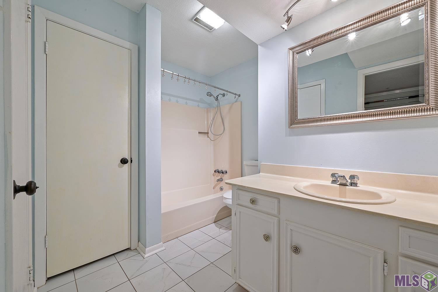 1871 Stonegate Court Baton Rouge, LA 70815 - Photo 9 of 9 Gallery Image 9