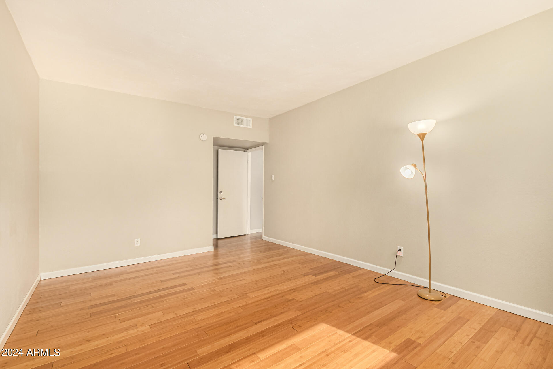 355 East Thomas Road, Unit B102 Phoenix, AZ 85012 - Photo 17 of 33 0017-17-Thomas