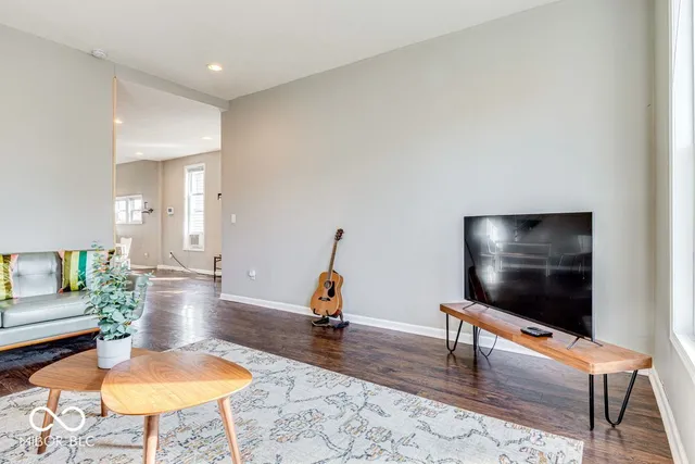 $337,500 | 922 Iowa Street, Indianapolis, IN 46203