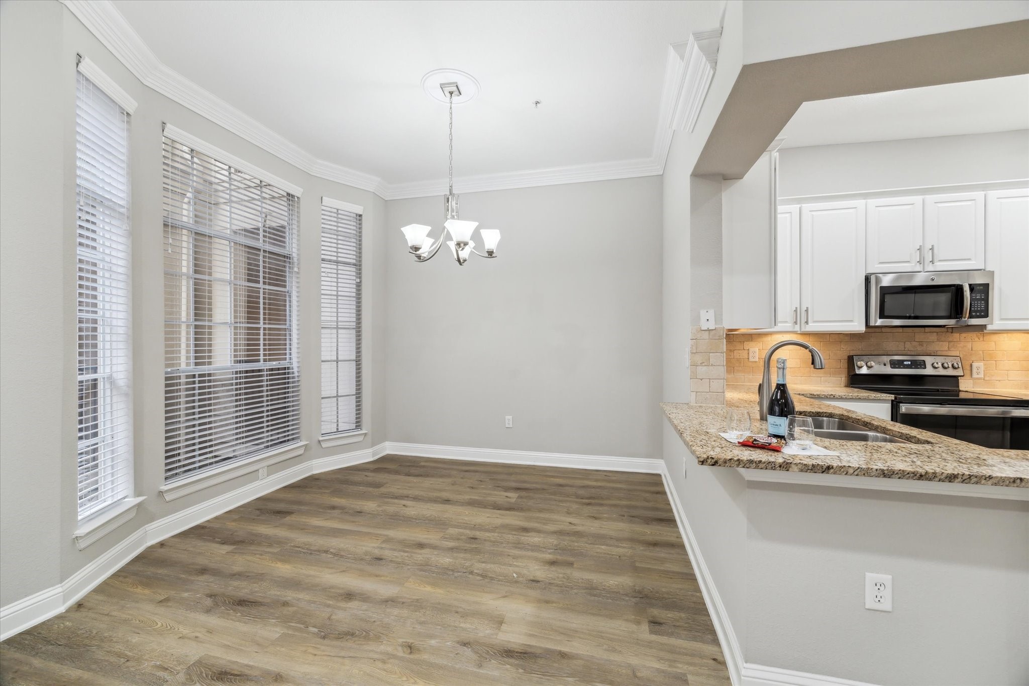 5353 Memorial Drive, Unit 3038 Houston, TX 77007 - Photo 4 of 27 a view of a kitchen with granite countertop stainless steel appliances and a sink