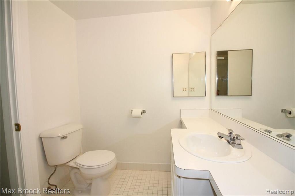 29676 Middlebelt Road Farmington Hills, MI 48334 - Photo 25 of 34