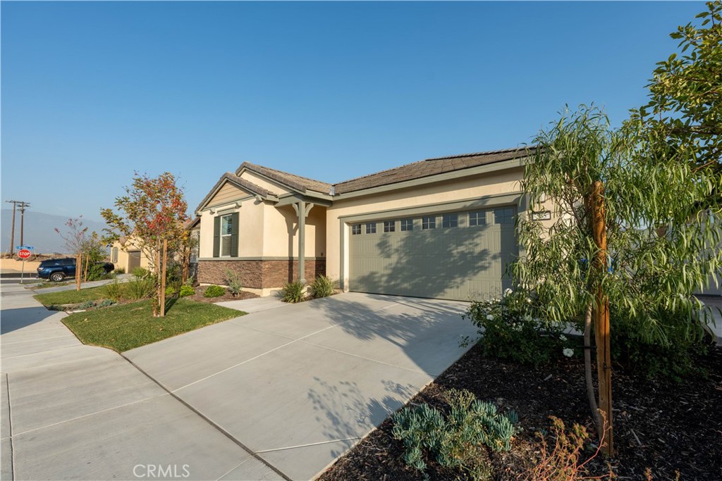 565 Hudson Way Rialto, CA 92377 - Photo 2 of 39