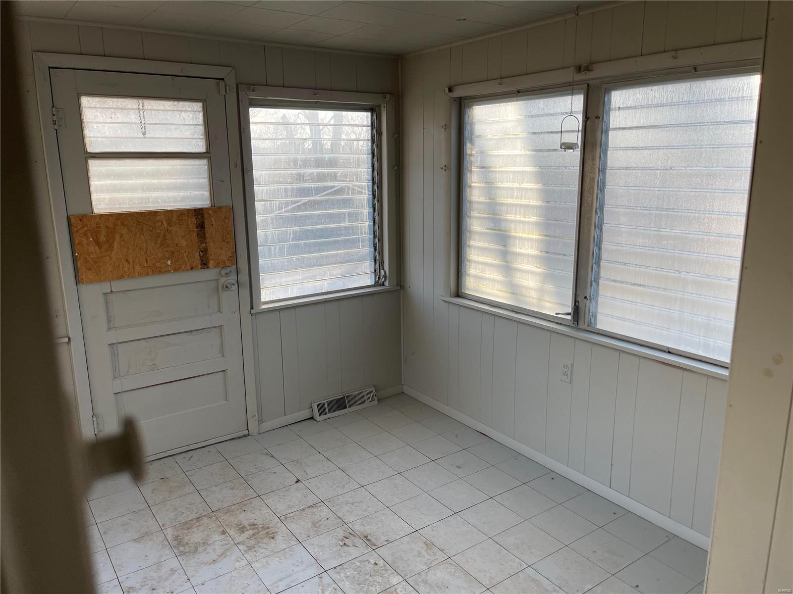 9446 Ridge Avenue St. Louis, MO 63114 - Photo 16 of 18 Gallery Image 16