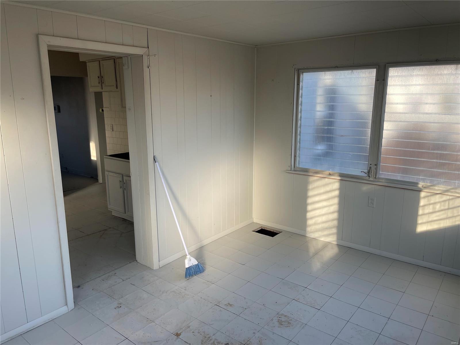 9446 Ridge Avenue St. Louis, MO 63114 - Photo 17 of 18 Gallery Image 17