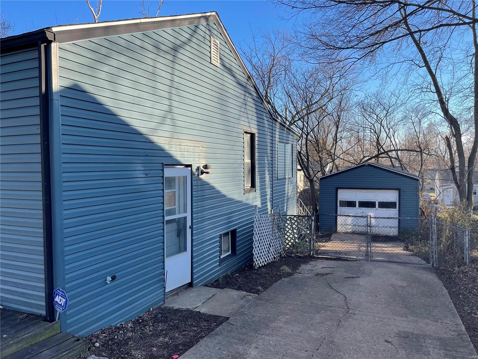 9446 Ridge Avenue St. Louis, MO 63114 - Photo 3 of 18 Gallery Image 3