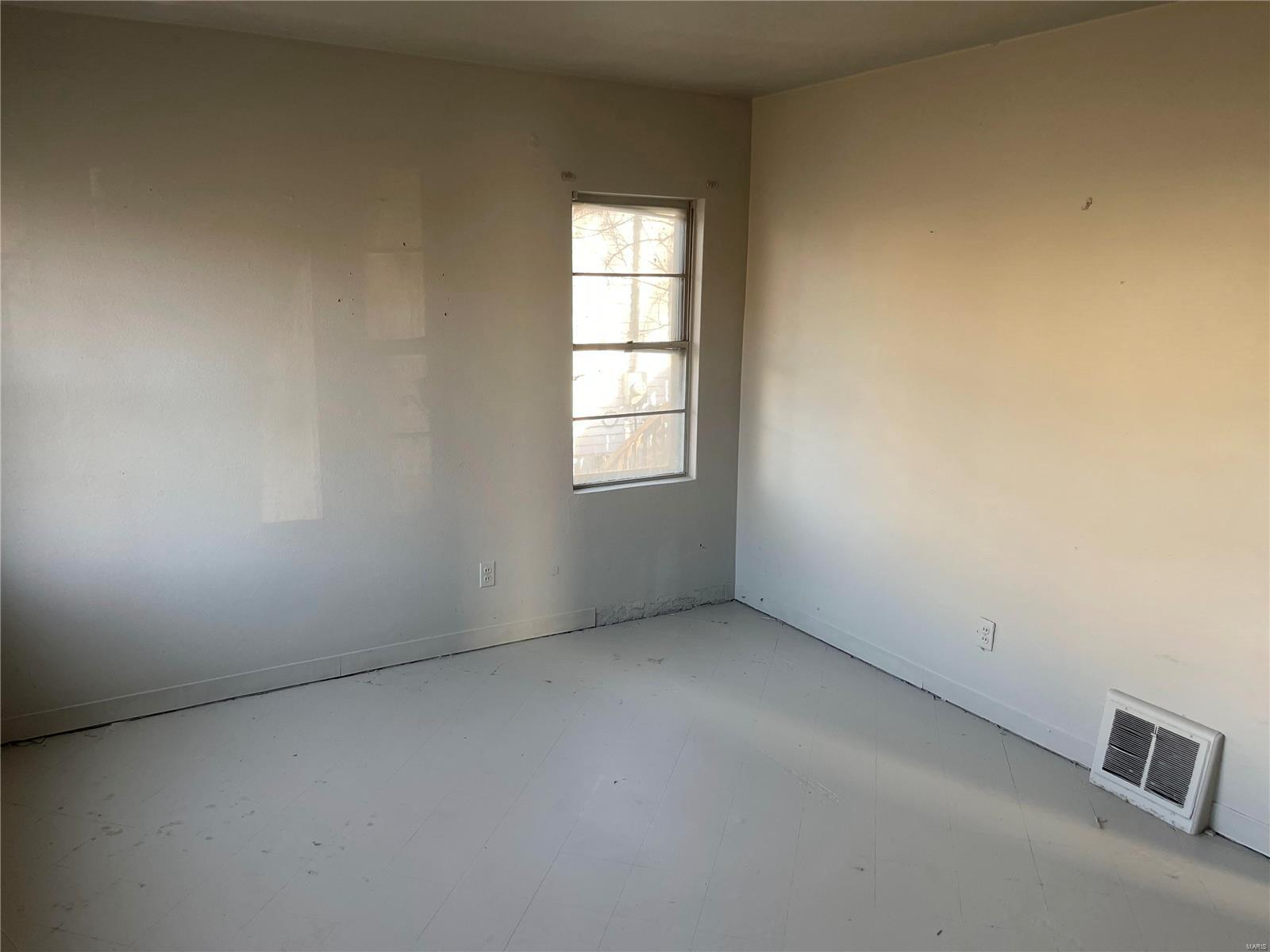 9446 Ridge Avenue St. Louis, MO 63114 - Photo 6 of 18 Gallery Image 6