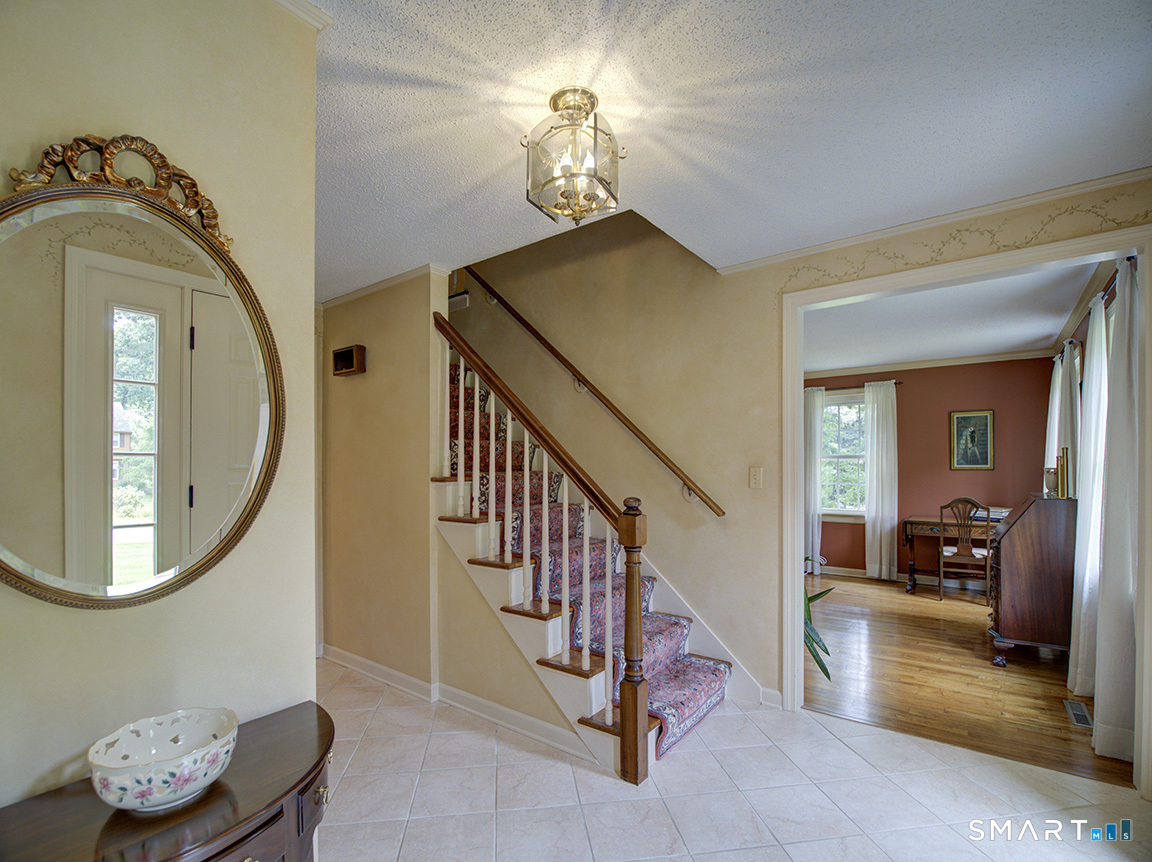 19 East Ridge Court Cheshire, CT 06410 - Photo 16 of 39 Tiled entry foyer.