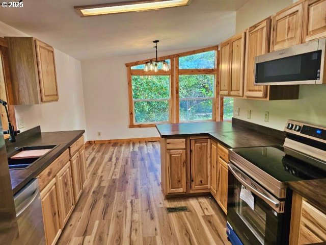 990 East 2nd Street Coquille, OR 97423 - Photo 8 of 23