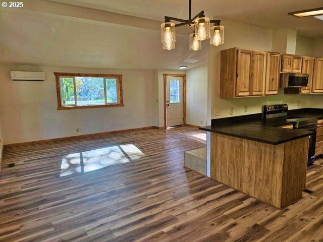 990 East 2nd Street Coquille, OR 97423 - Photo 9 of 23