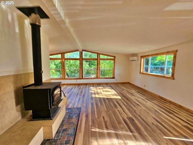 990 East 2nd Street Coquille, OR 97423 - Photo 10 of 23