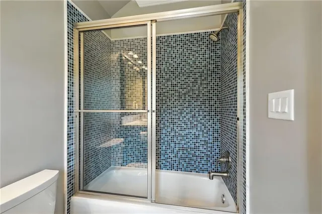 a view of yard in front of retail shop